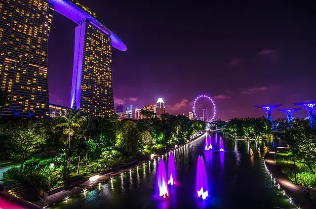 Sebutkan empat bahasa yang digunakan di singapura